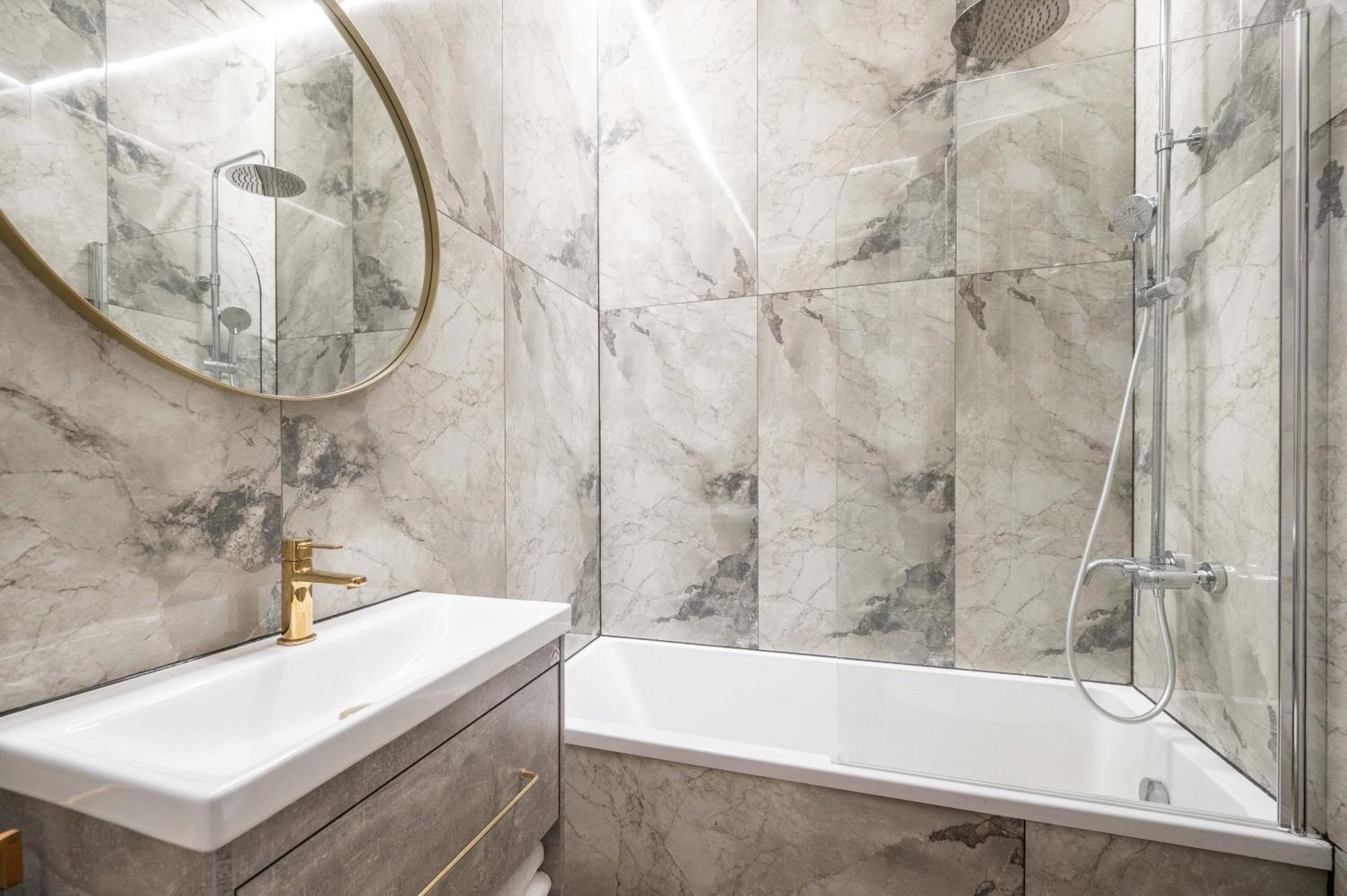 Modern Flat In Centre, Self Check-in, Free Parking Leilighet *